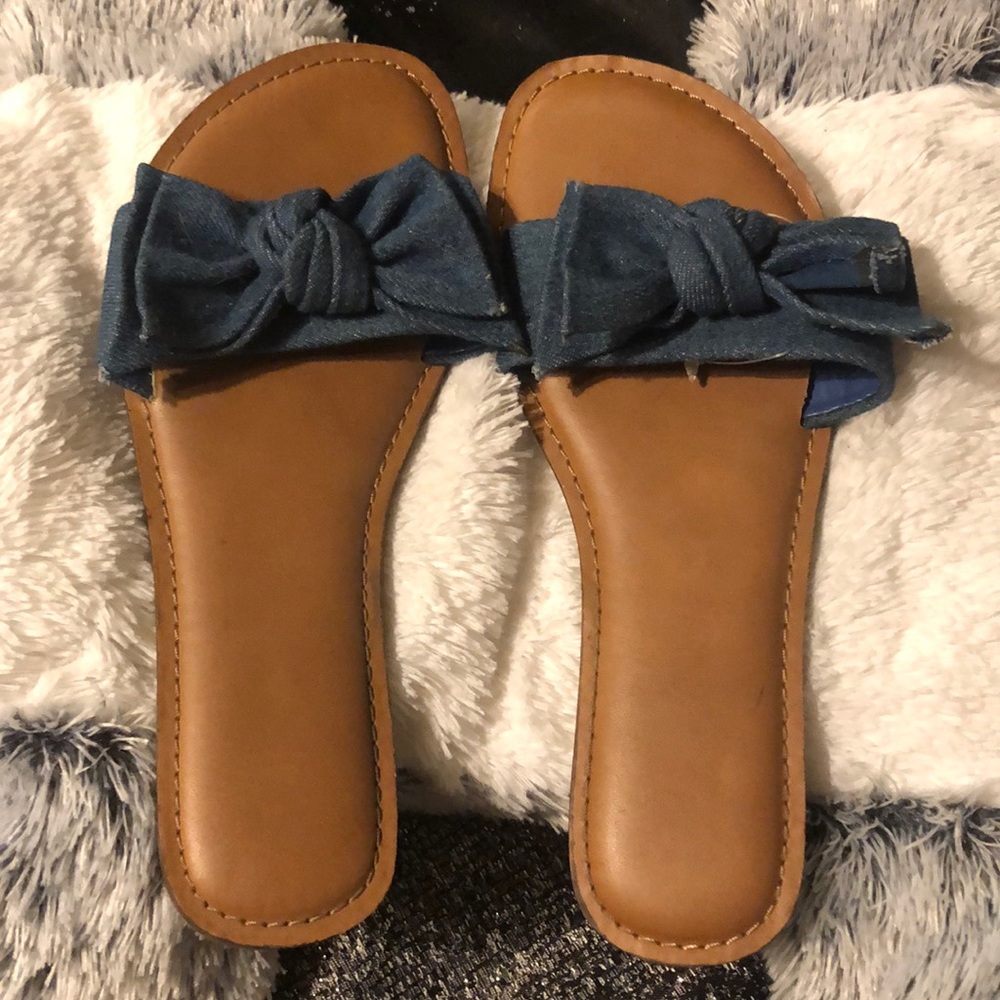 Cute sandals!